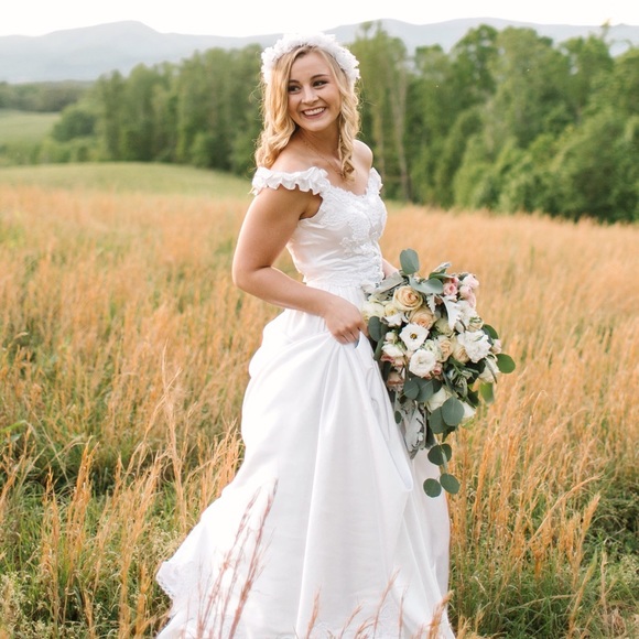 Meet your Posher, Brooke - Picture 1 of 2